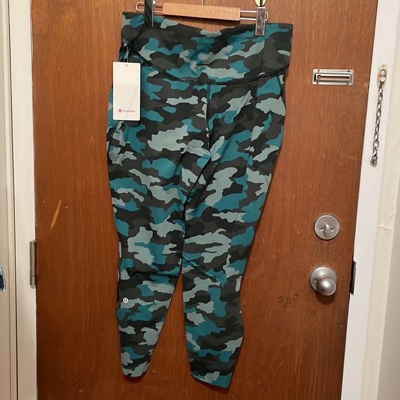 NWT Lululemon Base Pace HR 25” Tights - Picture 9 of 10